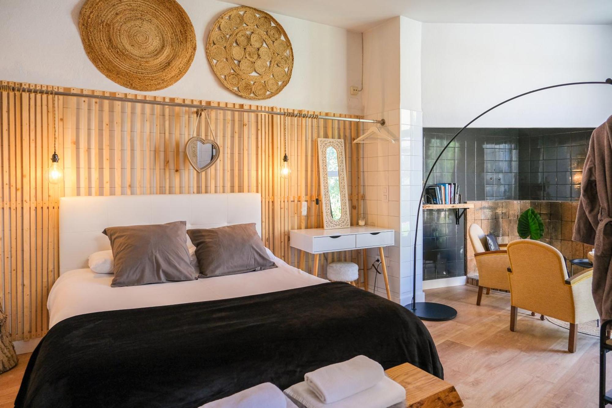 Cal Capo Alojamiento Con Jacuzzi Apartment Besalu Exterior photo